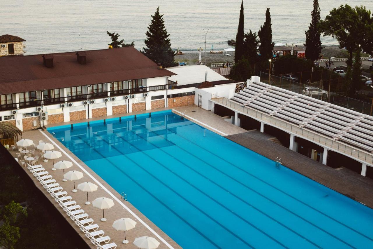 Dem Hotel Sukhumi Exterior photo