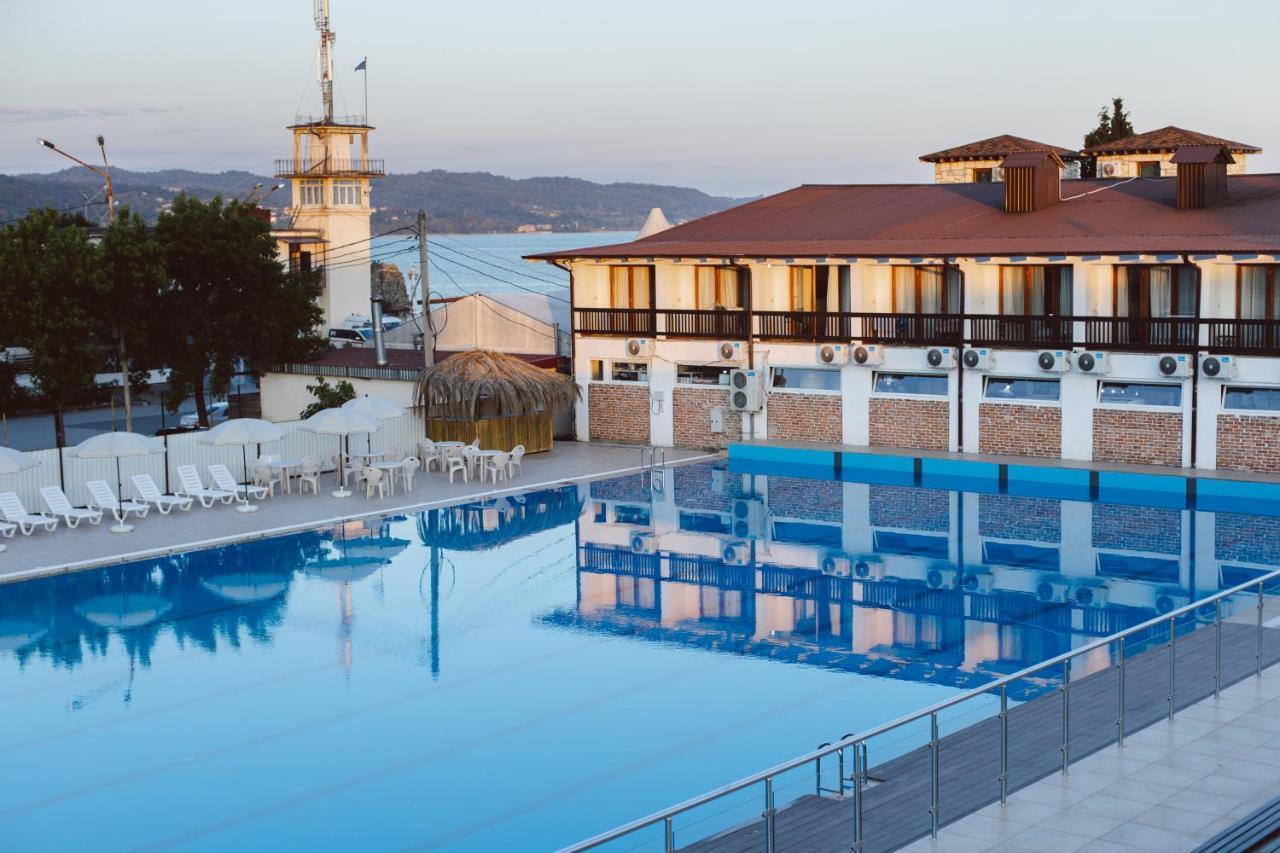 Dem Hotel Sukhumi Exterior photo