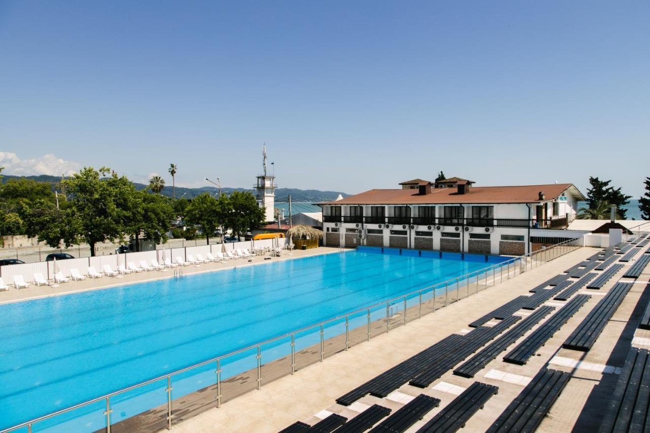 Dem Hotel Sukhumi Exterior photo