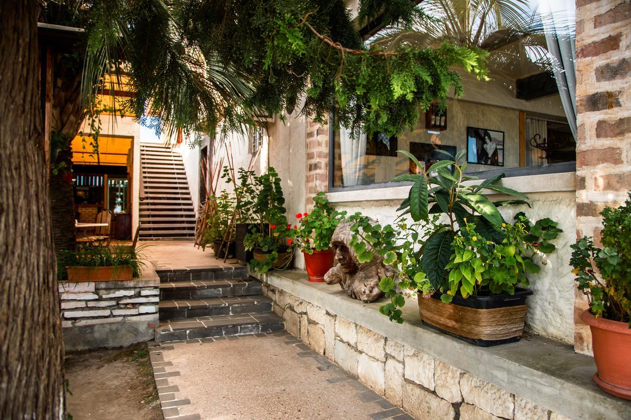 Dem Hotel Sukhumi Exterior photo