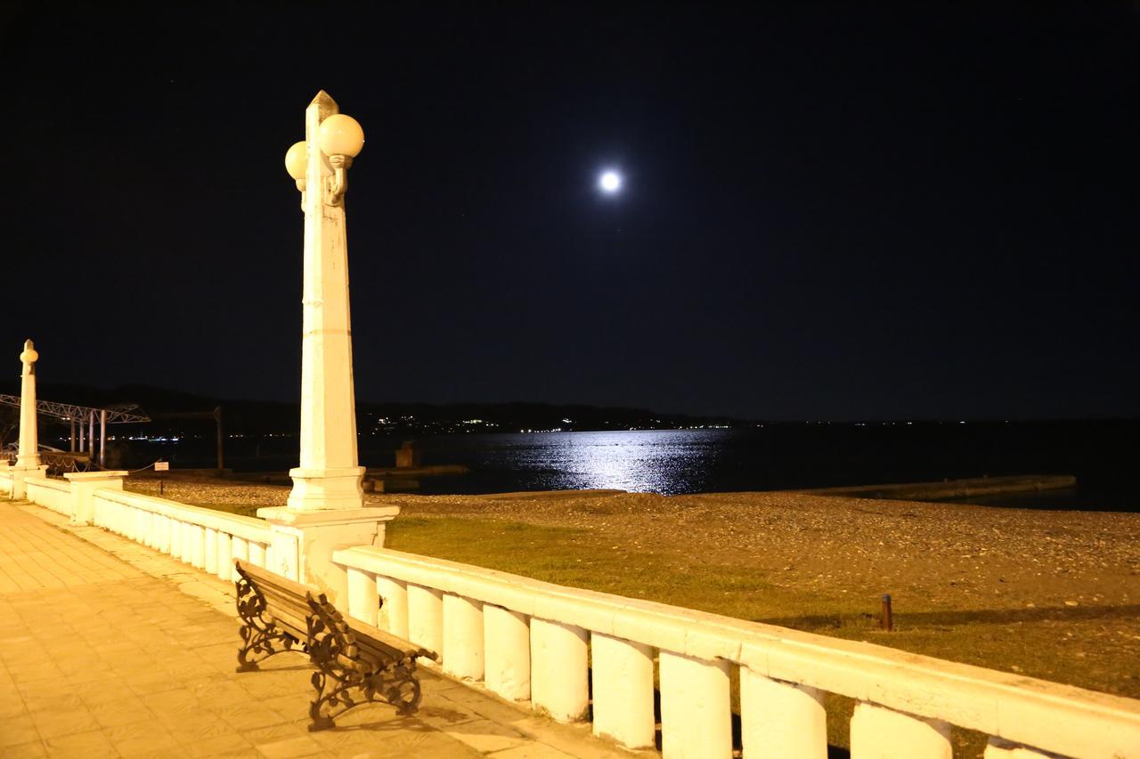 Dem Hotel Sukhumi Exterior photo